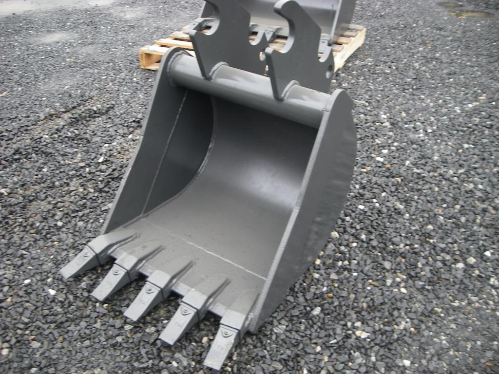 24 Inch Quick Attach Excavator Bucket Fits Kubota KX055, KX057