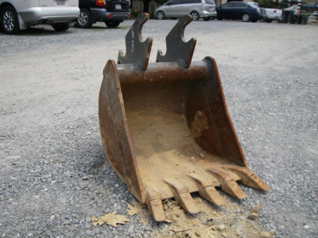 24" Quick Attach Excavator Bucket Built To Fit Kubota KX057 eBay