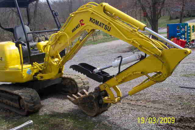 8\"x30\" hydraulic thumb on komatsu excavator