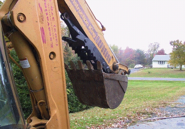 MT1035 excavator thumb folded in the closed position