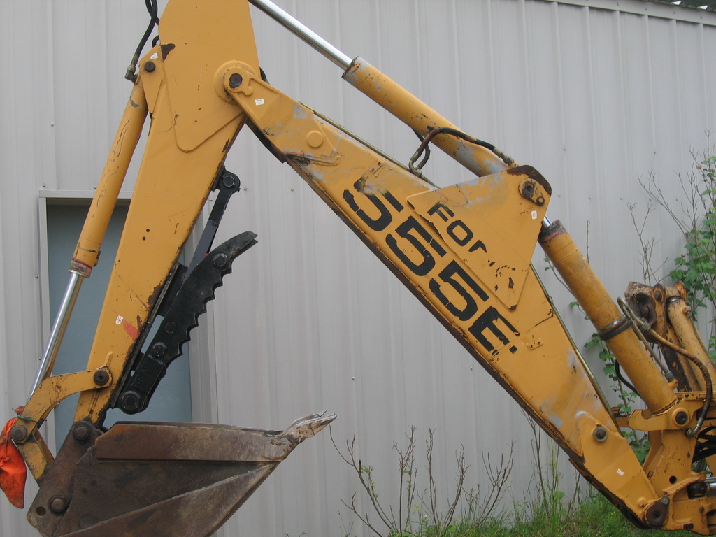 MT1240 thumb on a FORD 555E excavator