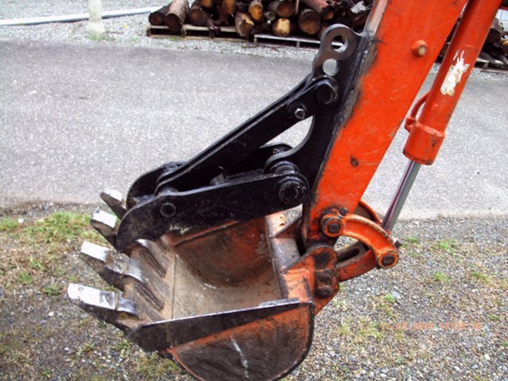 6\"x18\" mini excavator thumb on a Kubota t5c mini excavator