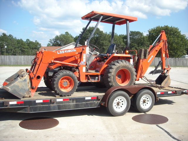 Kubota L35 tractor backhoe  with MT824 mini thumb by USA Attachments