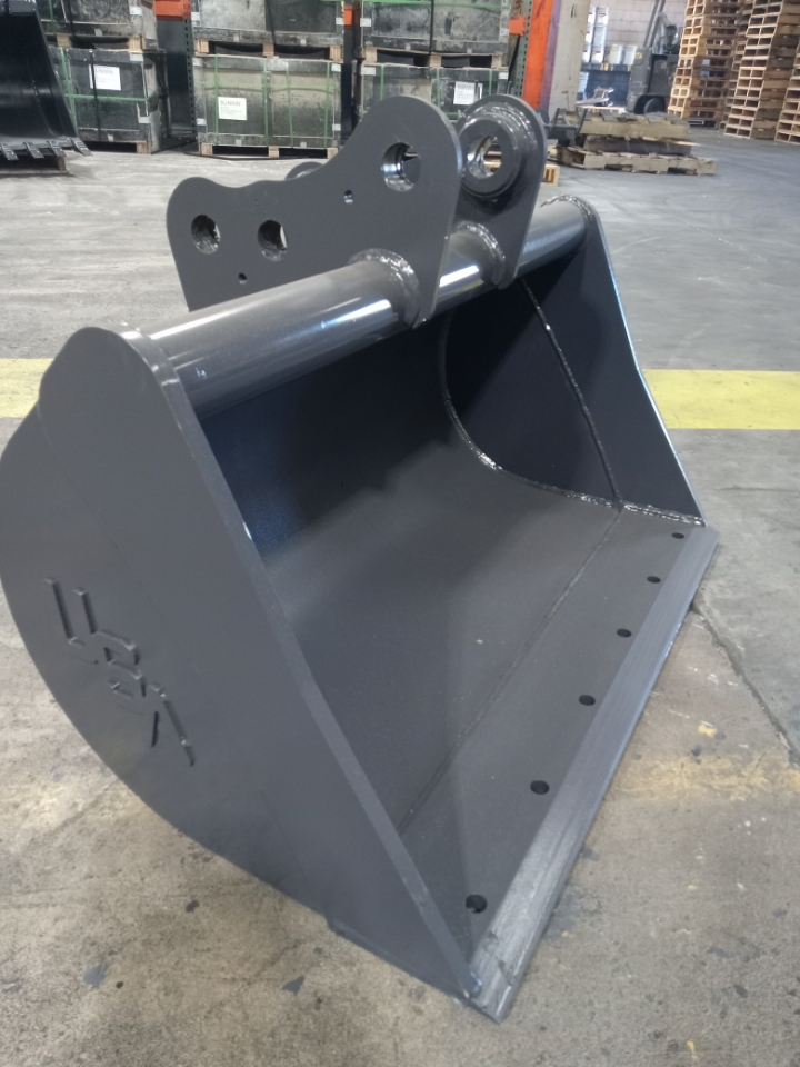 36 inch ditching bucket with pin on Kubota style hook up 6 series 3