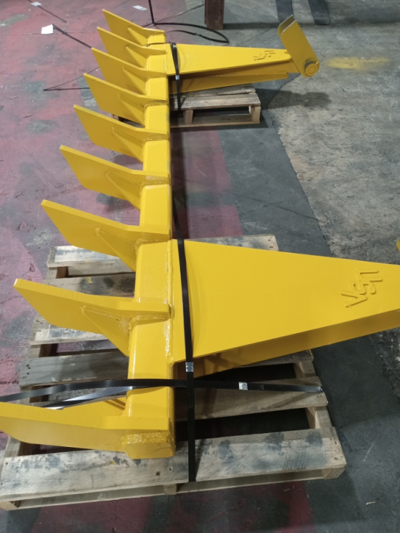 dr1_120_9_6x6 dozer root rake 4