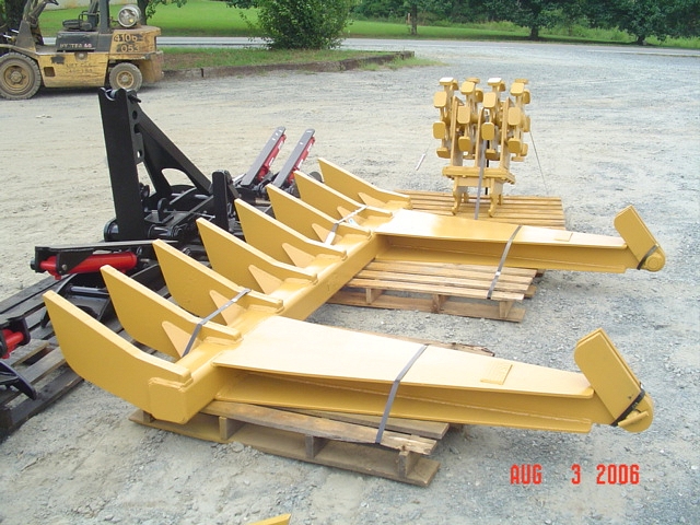 Side profile of the DR-92-8-5X5 dozer root rake