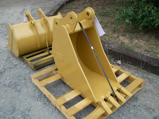 18\" excavator bucket by USA Attachments