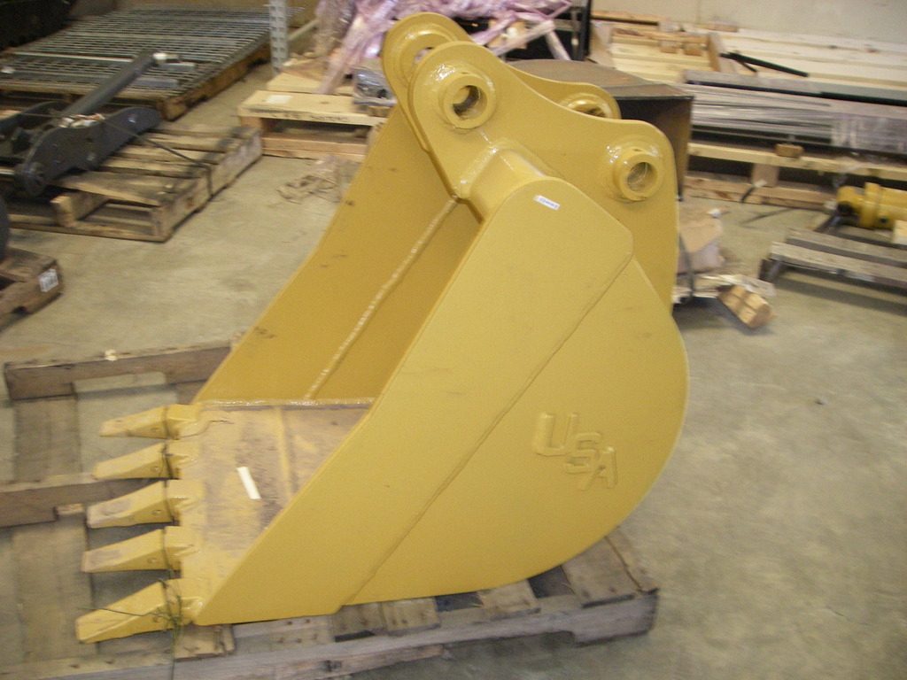 24\" excavator bucket