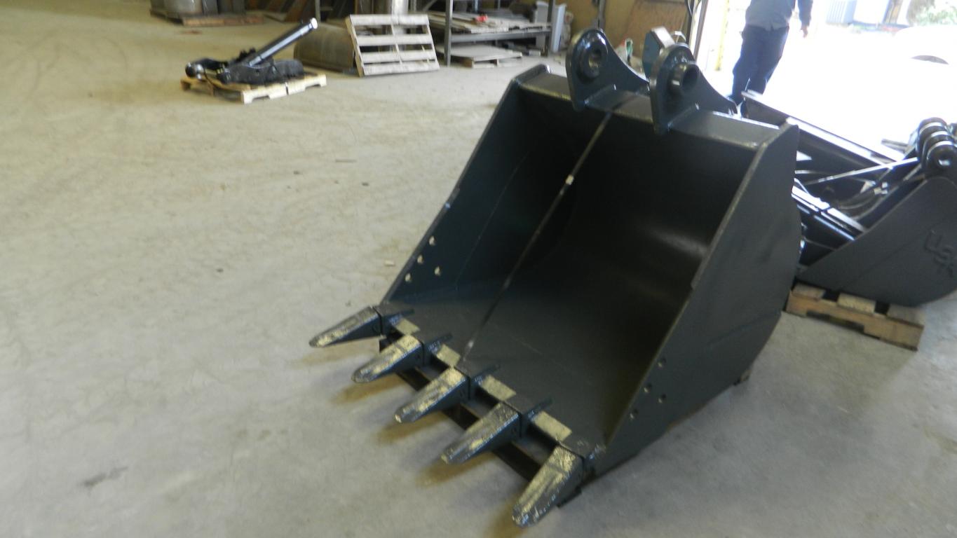 eb2442 excavator bucket 1