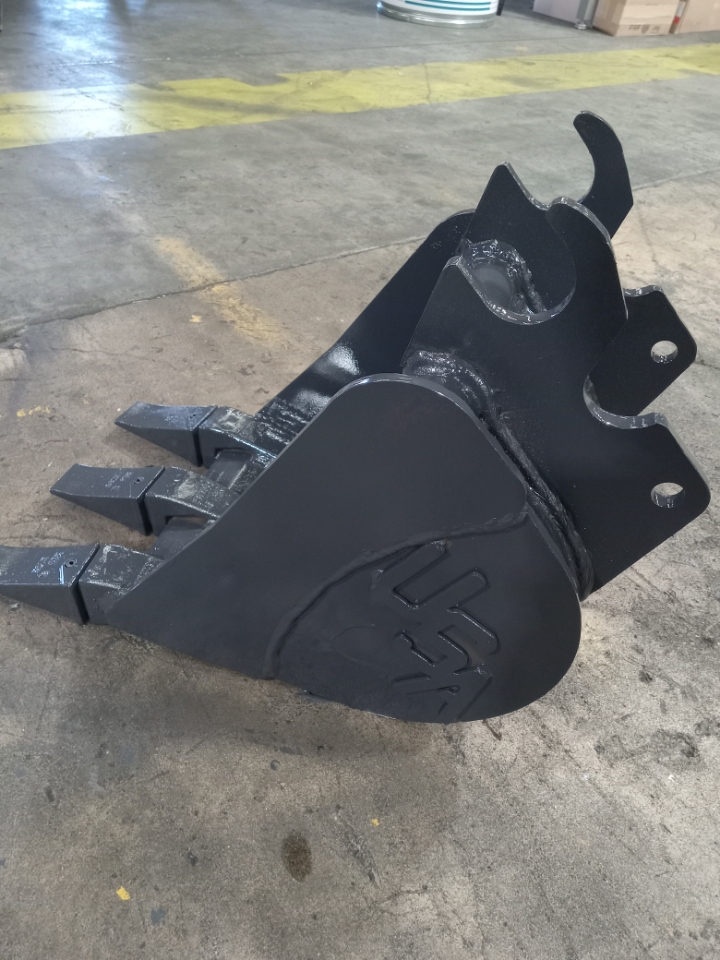 12 inch mini excavator bucket fits machines 4000 to 5000lbs 3