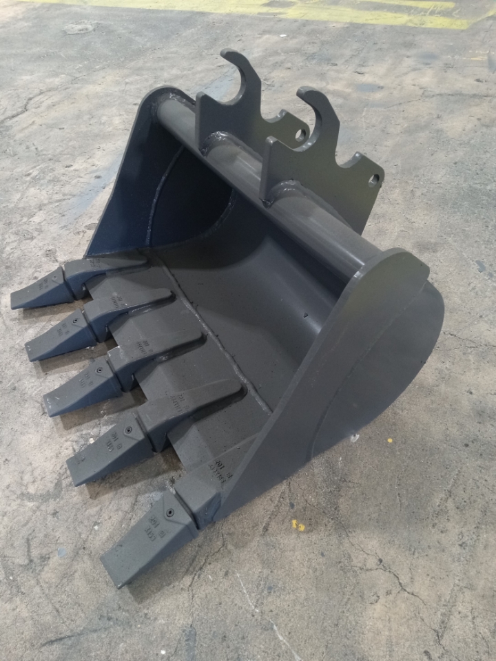 24 inch mini excavator bucket fits machines 4000 to 5000lbs 2