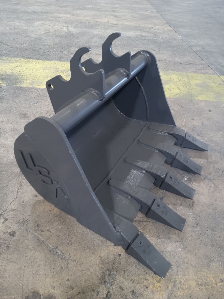 24 inch mini excavator bucket fits machines 4000 to 5000lbs