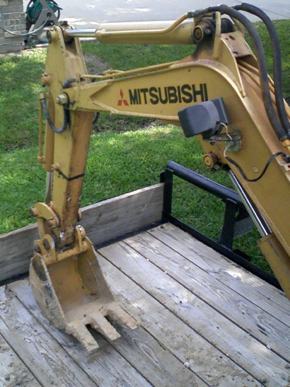 12\" mini excavator bucket installed on Mitsubishi mini excavator