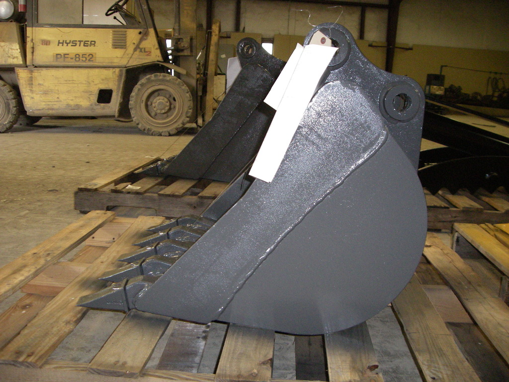 24\" inch excavator bucket for machines 6,000 - 10,000 lbs