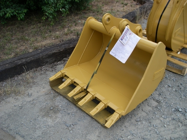 36" wide excavator bucket for excavators 6,000 - 10,000 lbs