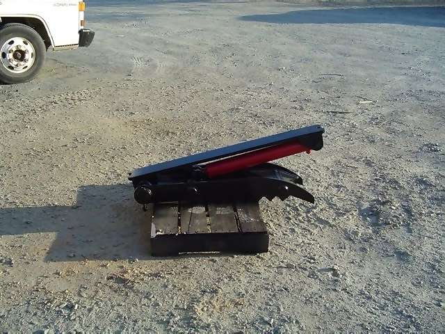 ht1240 hydraulic excavator thumb 2