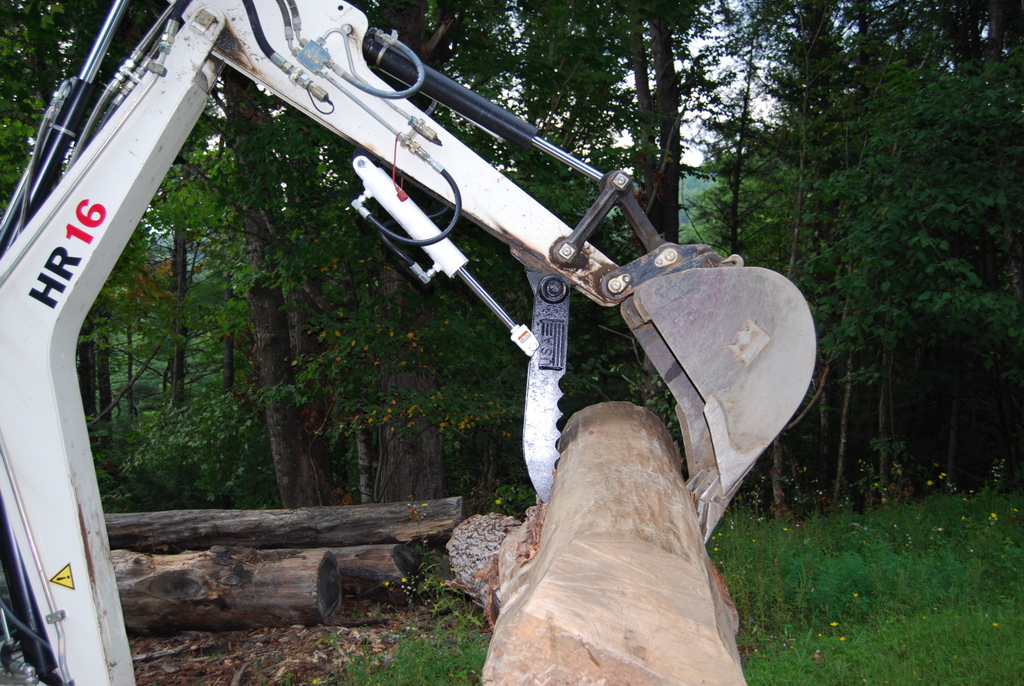 USA Attachments ht830 excavator thumb on a TEREX HR16 mini excavator