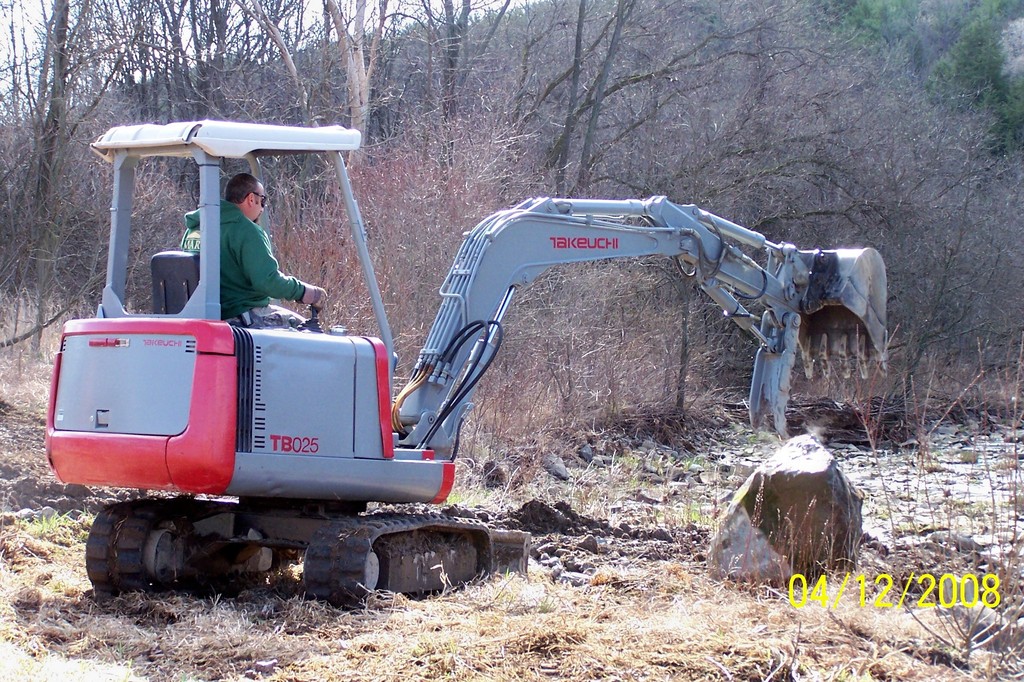 TAKEUCHI TB025 with HT830 hydraulic mini excavator thumb