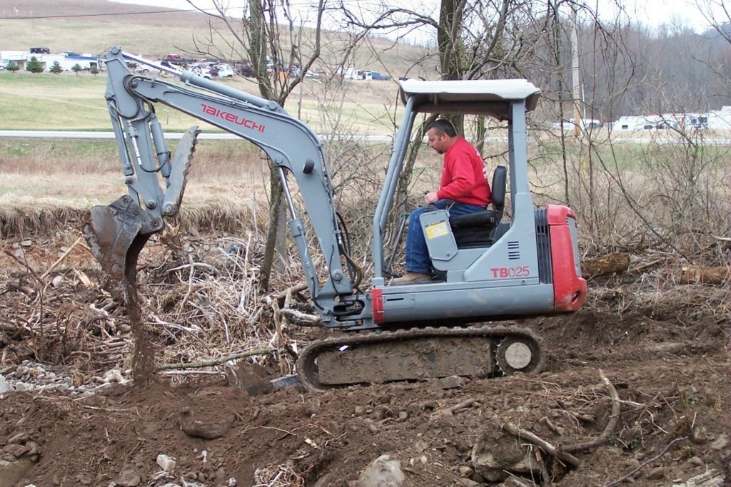 TAKEUCHI TB025 with HT30 Hydraulic mini excavator thumb