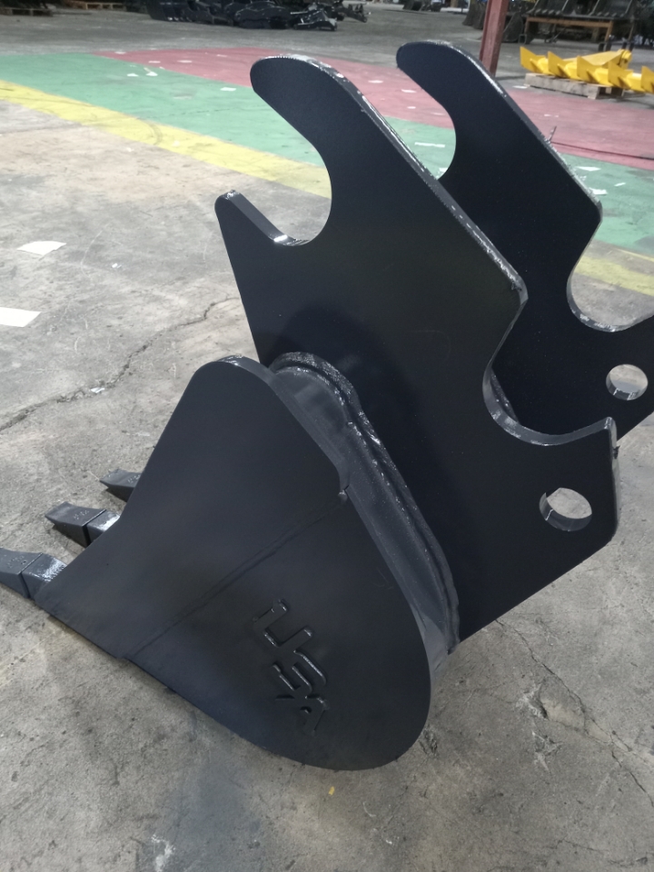 18 inch mini excavator bucket fits Kubota KX057 U55 U48 1