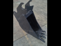 18 inch quick attach excavator bucket fits kubota kx080 1