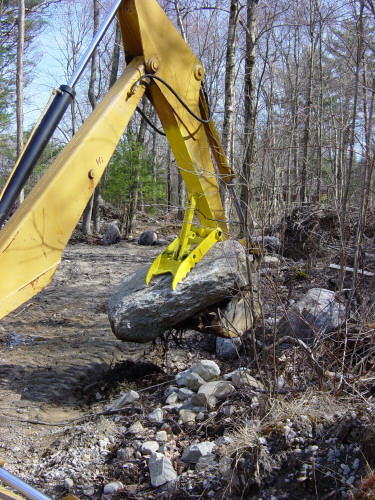 Another shot of the MT1230 bucket thumb picking up a large stone.