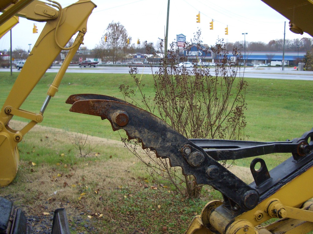 An MT1240 excavator thumb welded on a machine. This is a photo of the thumb after some use. You are purchasing a NEW thumb.