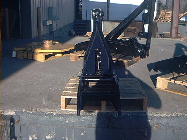 Frontal profile of the MT1240 excavator backhoe thumb.