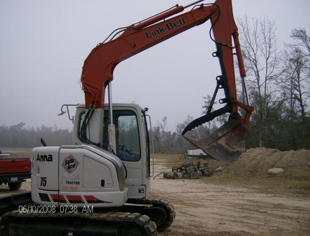 MT1240 excavator thumb installed on a Link-Belt 75 excavator