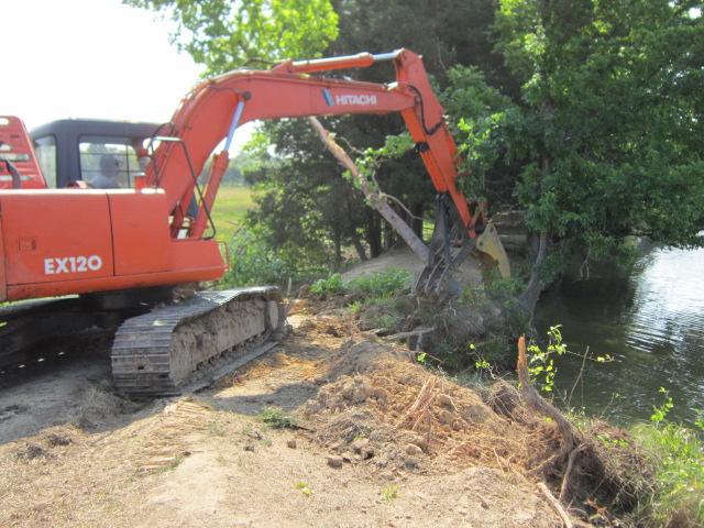 Hitachi EX120 excavator with mt1850 excavator thumb