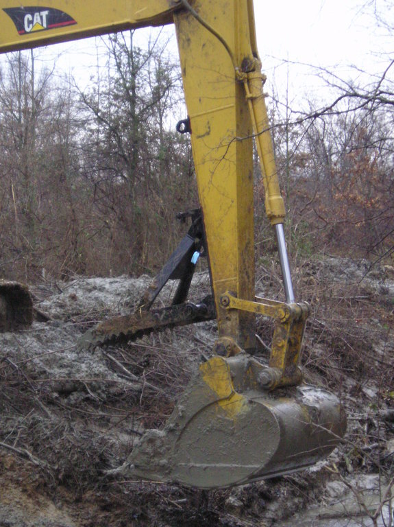 MT2458 thumb installed on a CAT excavator