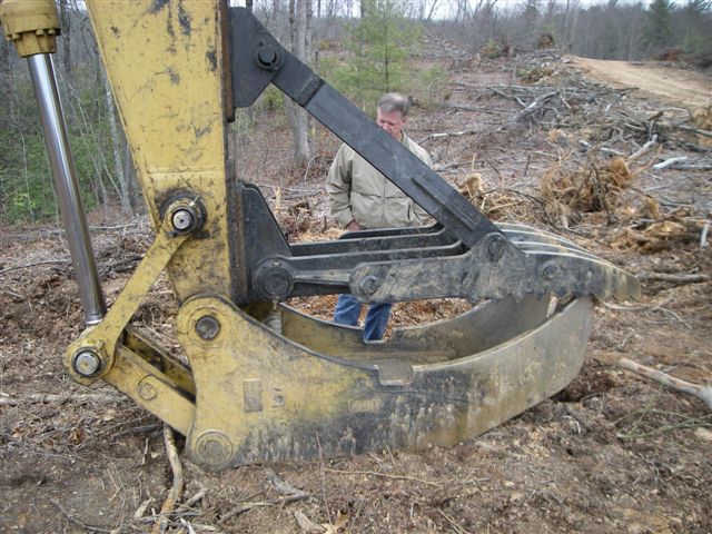 MT3070 Excavator Thumb, for machines 70,000 - 100,000 lbs. In this picture a stumper is installed as well.