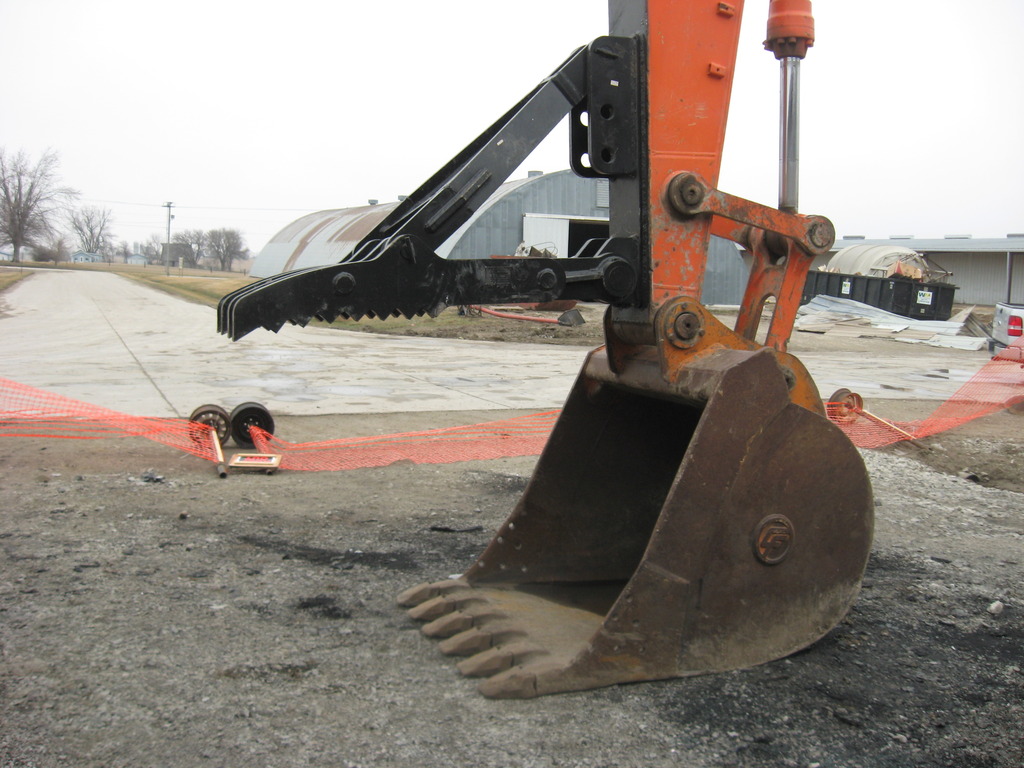 Mt3070 excavator thumb