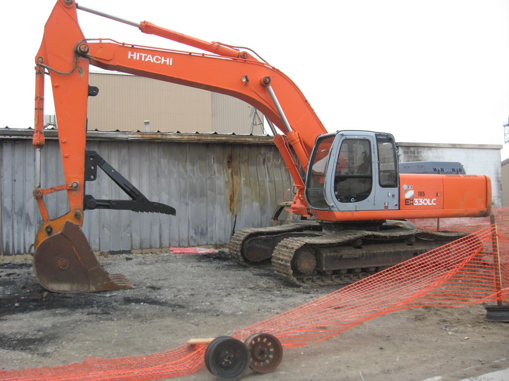 Mt3070 excavator thumb installed on an hitachi ex330lc