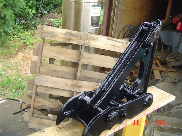 MT618 Mini excavator thumb is made of AR400 steel