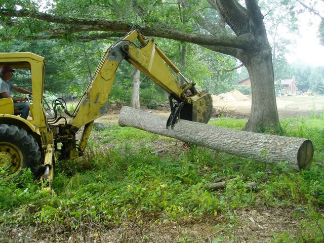 MT830 picking up a very large log.