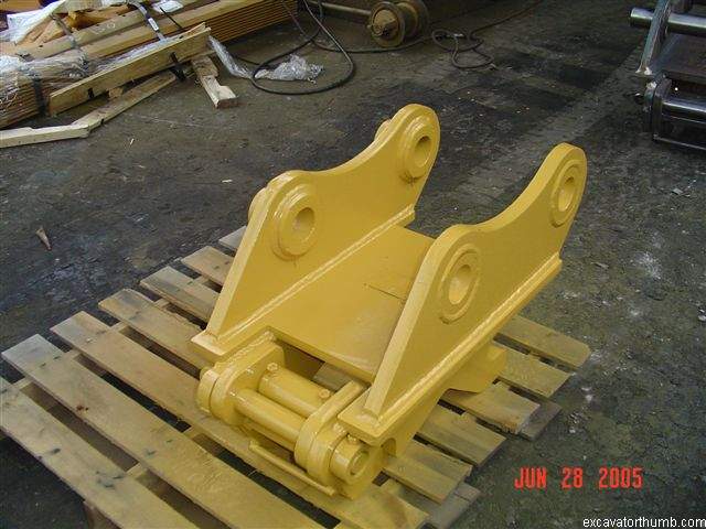 Quick Coupler for excavators: PGC135. Fits most excavators 30,000 - 39,000 lbs