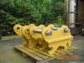 You are purchasing one PGC-145 excavator quick coupler. However, two are shown.