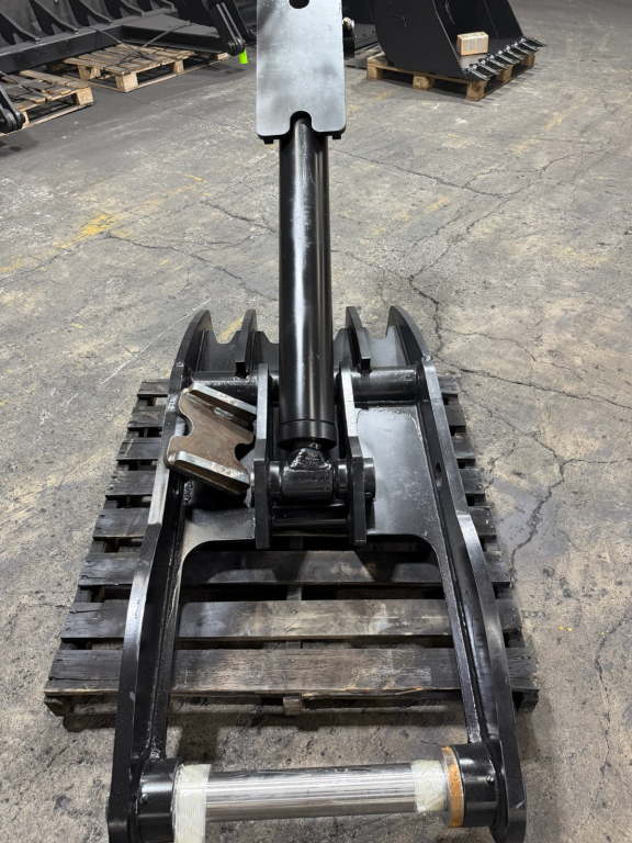 pin on hydraulic excavator thumb for 40000 50000 lb machines 3
